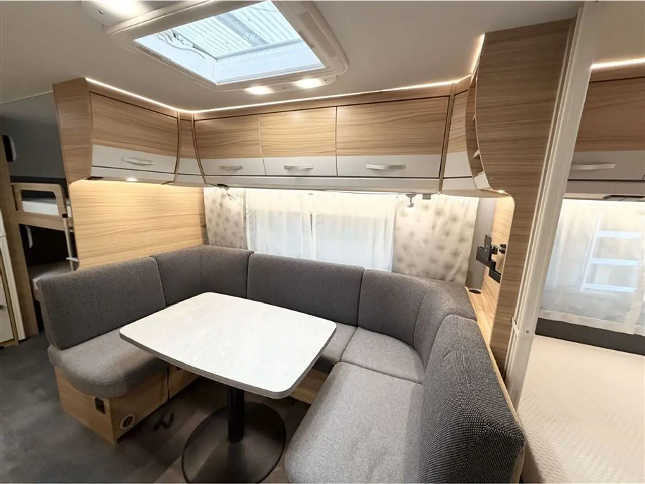 Billede 7 - 2022 - Dethleffs Camper 540 QMK D-Line   Dobbeltseng-Køjer-Gulvtemp.-Mover-Aircon-Telt