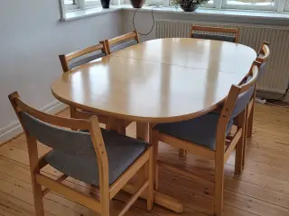 Massiv lakeret bøgetræs bord m/6stole