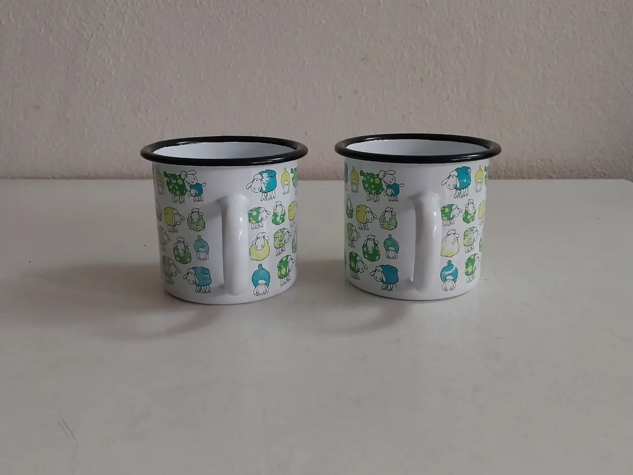 Billede 4 - 2 kopper i metal. 8 cm høj 