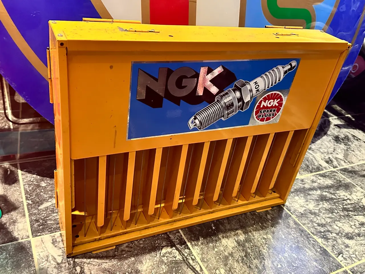 Billede 2 - NGK tændrørsreol