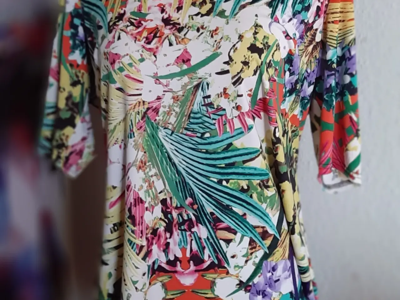 Billede 1 - kjole Fancy tropisk print- i 2XL. (42/44)