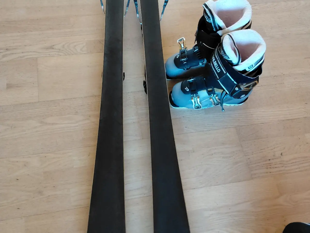 Billede 2 - Ski og støvler