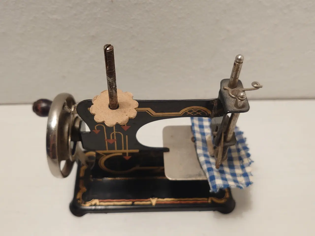 Billede 3 - Børnesymaskine i blik .Model Casige.Germany. 1935