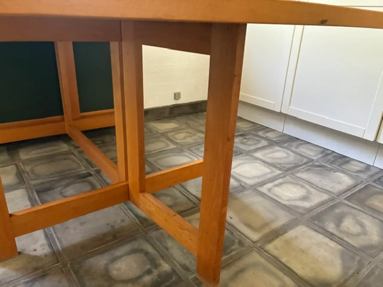 Billede 4 - Bord med 2 plader, træ og linolium