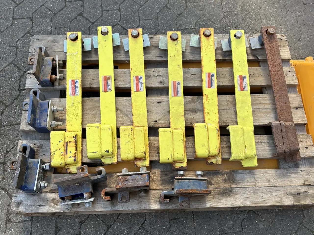 Billede 8 - Låsebomme til container - 7 stk = 2500 kr.