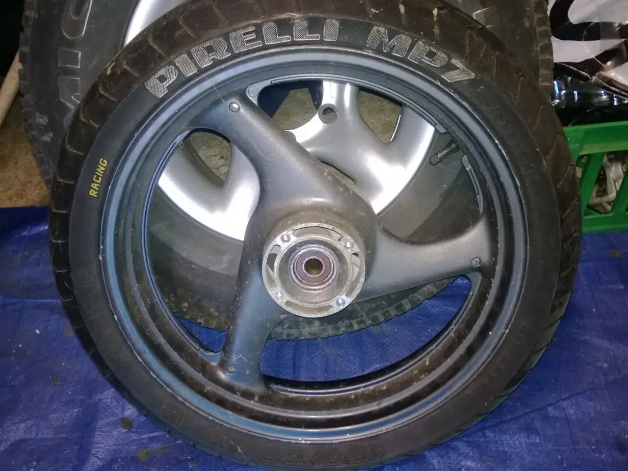 Billede 2 - Suzuki 4.5 - 18" bagfælg classic race.