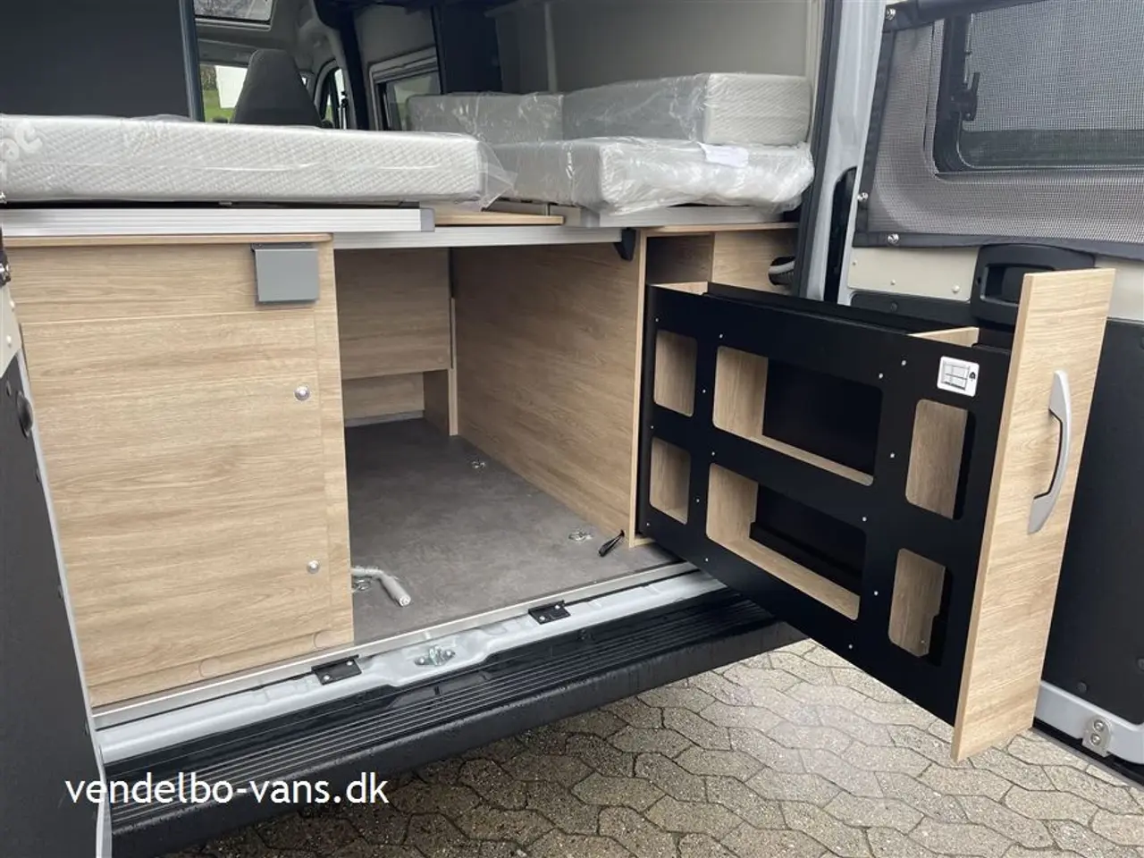 Billede 4 - 2024 - Dethleffs Globetrail CVD 600 ER Advantage   Korteste model med enkeltsenge - årets CamperVan 2024