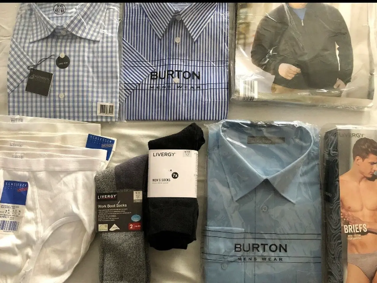 Billede 2 - 3 Burton Skjorter, 1 pullover, strømper, undertøj