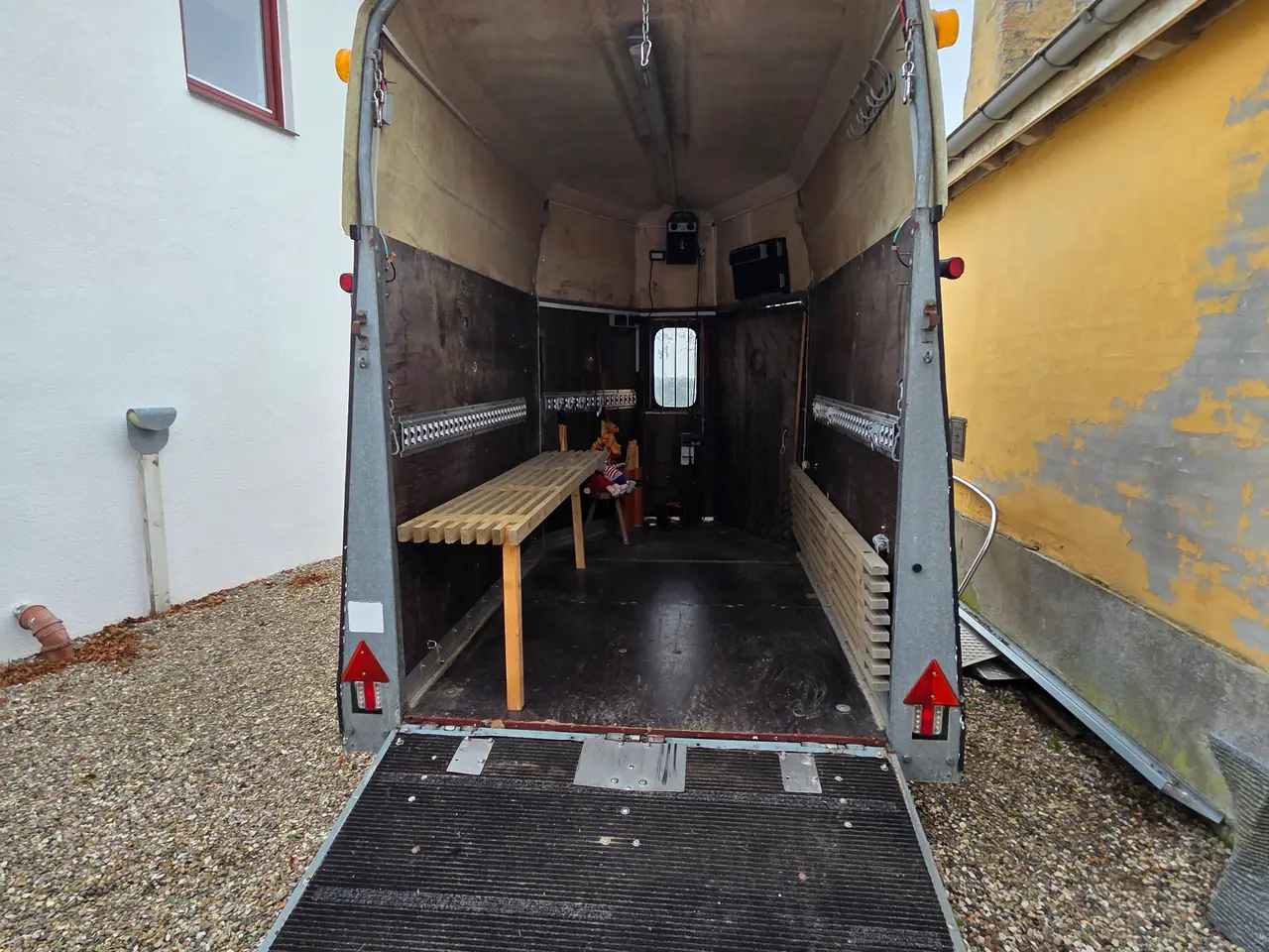 Billede 3 - Unik Cargo Trailer med lys, bænke og varme