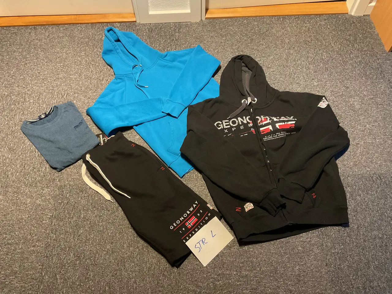 Billede 2 - Drengetøj str S/M og str L