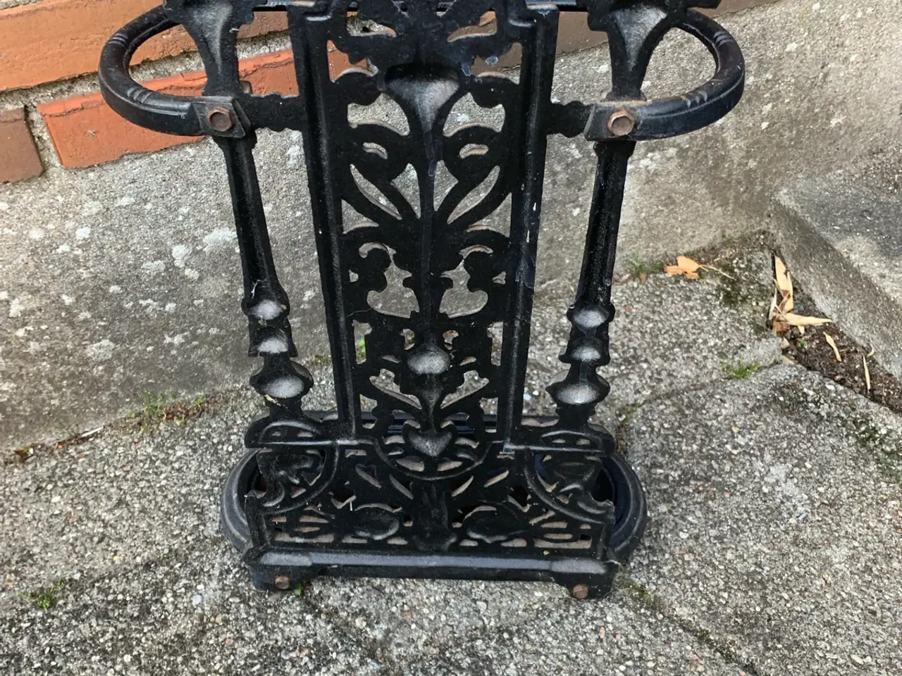 Billede 1 - Paraply holder, gammel, og af støbejern