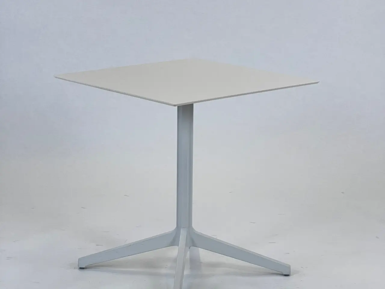 Billede 1 - Pedrali Ypsilon Bord – Hvid 69x69x74 cm