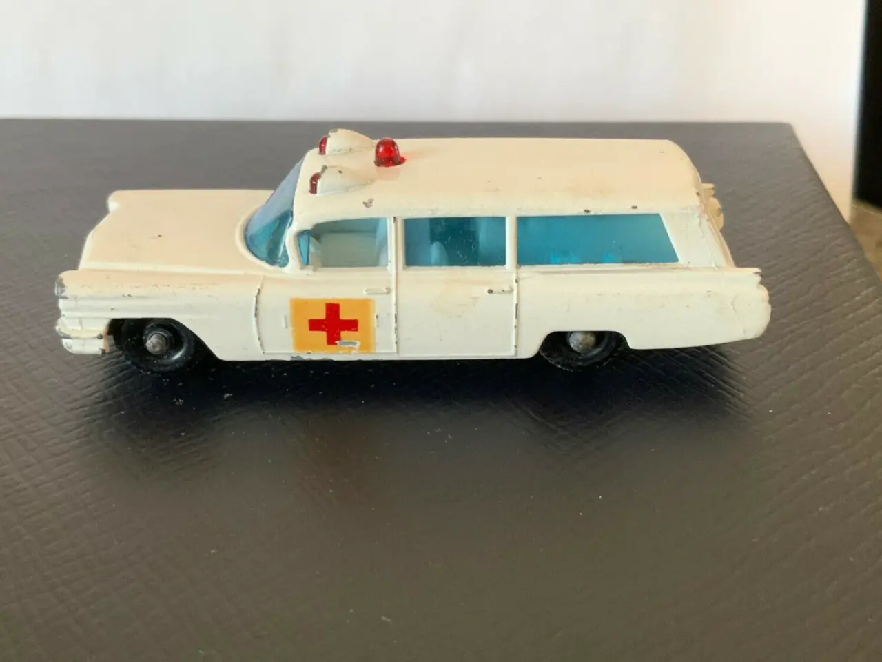 Billede 1 - Matchbox No. 54 S&S Cadillac Ambulance