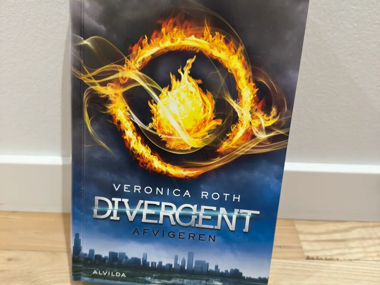 Billede 2 - Divergent bog serie