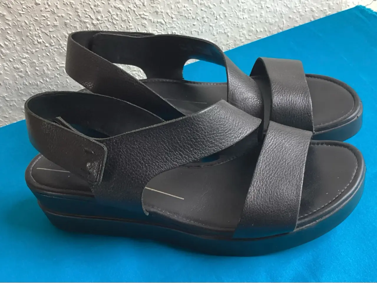 Billede 2 - Sorte sandaler ECCO str. 38. brugt en enkelt gang