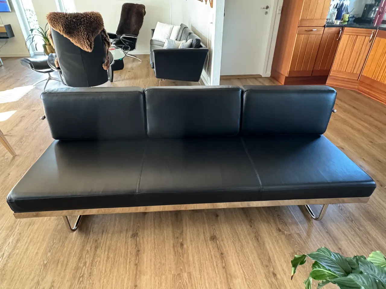 Billede 4 - DAYBED sort skind som ny !