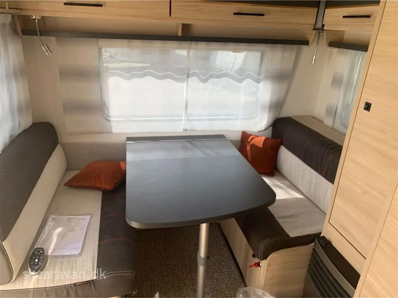Billede 12 - 2022 - Caravelair Titanium 450   Lækker vogn med enkelt senge Mover - El markise og div udstyr køkken og toilet aldrig brugt
