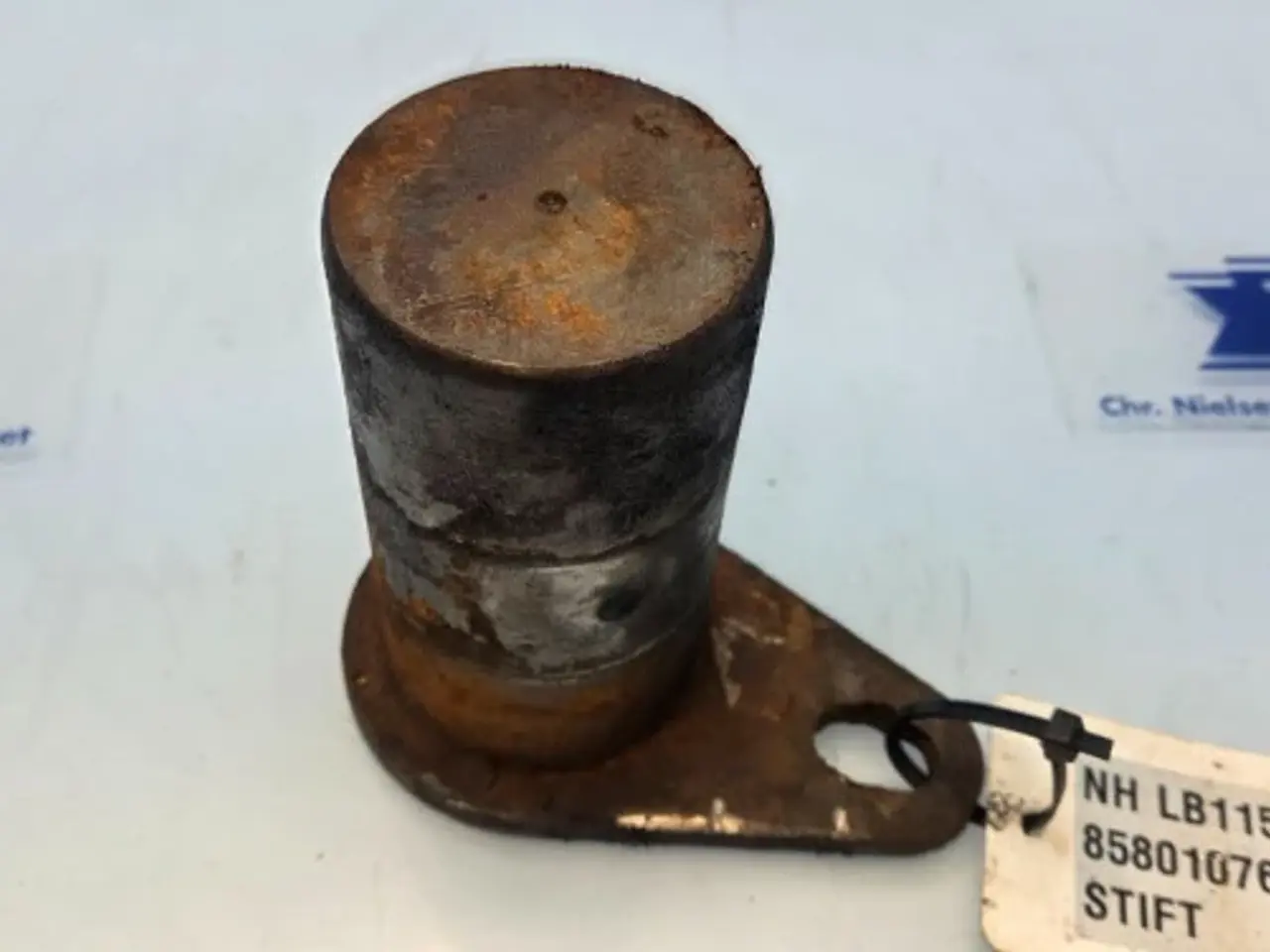 Billede 9 - New Holland LB115B Stift 85801076