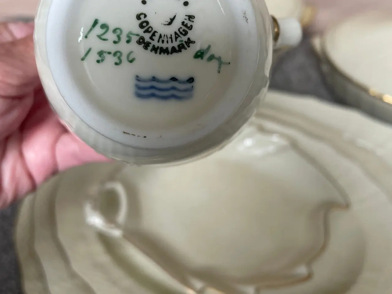 Billede 2 - Royal Copenhagen hvidt stel med.guldkant