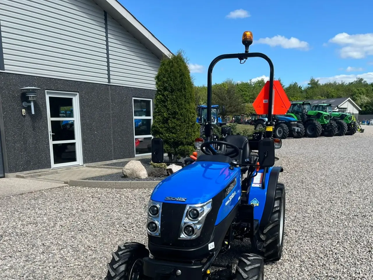Billede 9 - Solis S26 6+2 Gearmaskine med Servostyring og brede traktorhjul