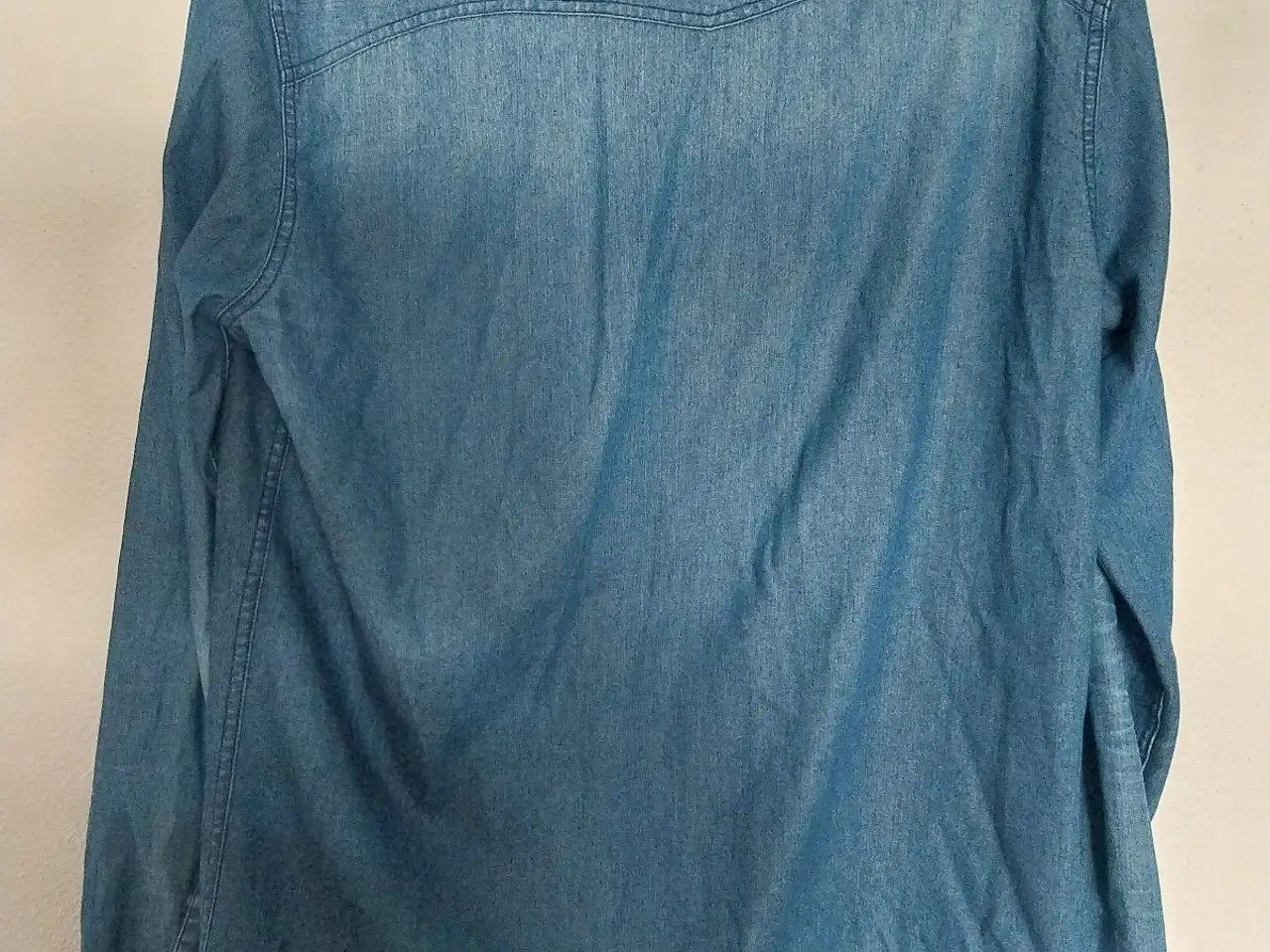 Billede 4 - Denim skjorte str. L