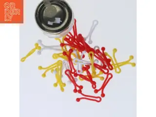 Glasbeholder med plastikclips (str. Ø 5,5x6 cm)