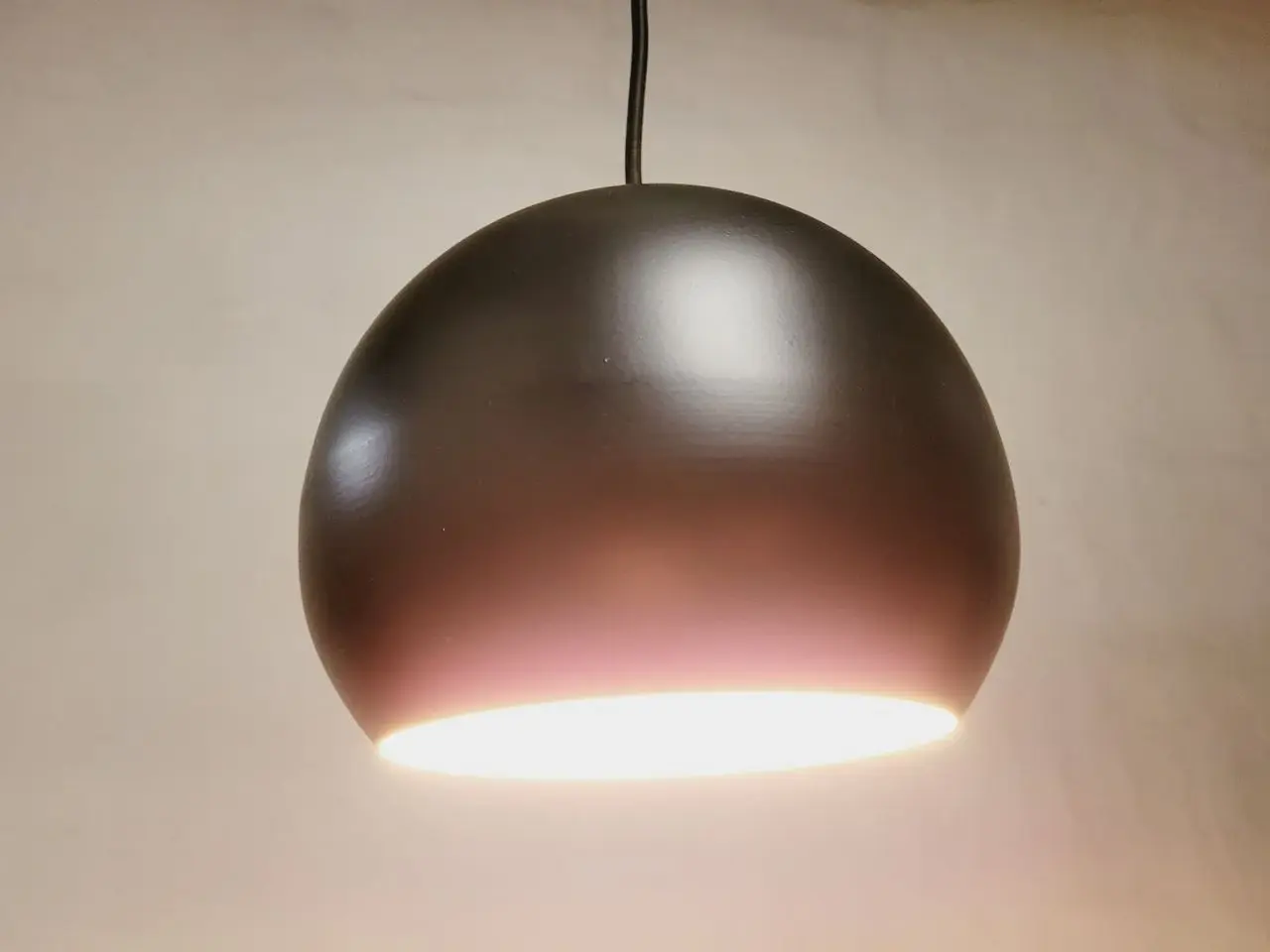 Billede 5 - Fin sort Ball loft lampe med stofledning