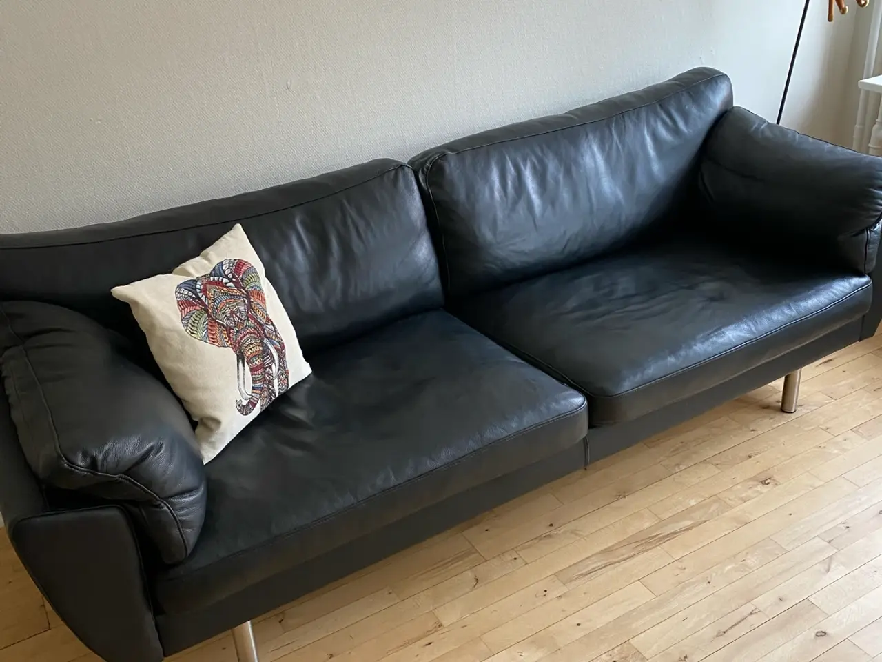 Billede 3 - Flot og velholdt lædersofa fra Ilva.
