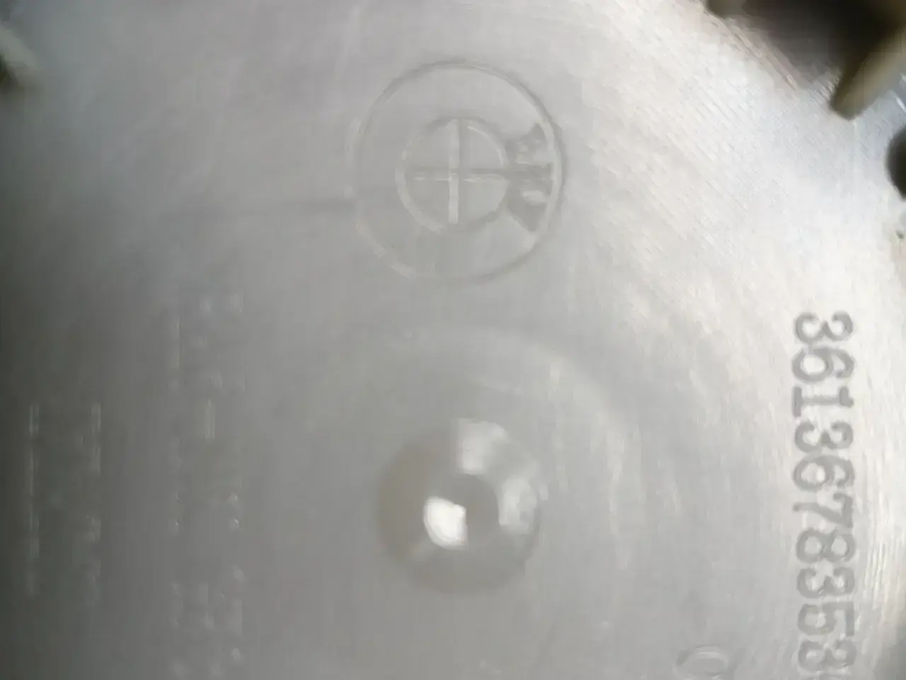 Billede 7 - Suzuki, Peugeot, Nissan, BMW emblem, låsebolte,