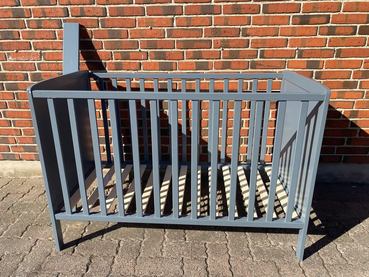 Billede 1 - Brugt tremmeseng 