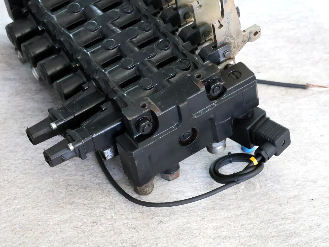 Billede 2 - HMF Hydraulik manøvreventilblok m/6 håndtag