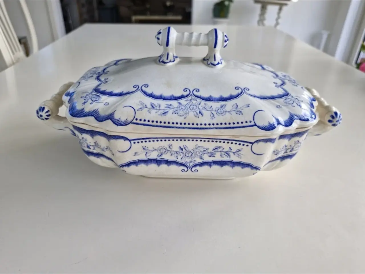 Billede 1 - "Rococo"Gustavsberg. Mindre fajanceterrine med Låg