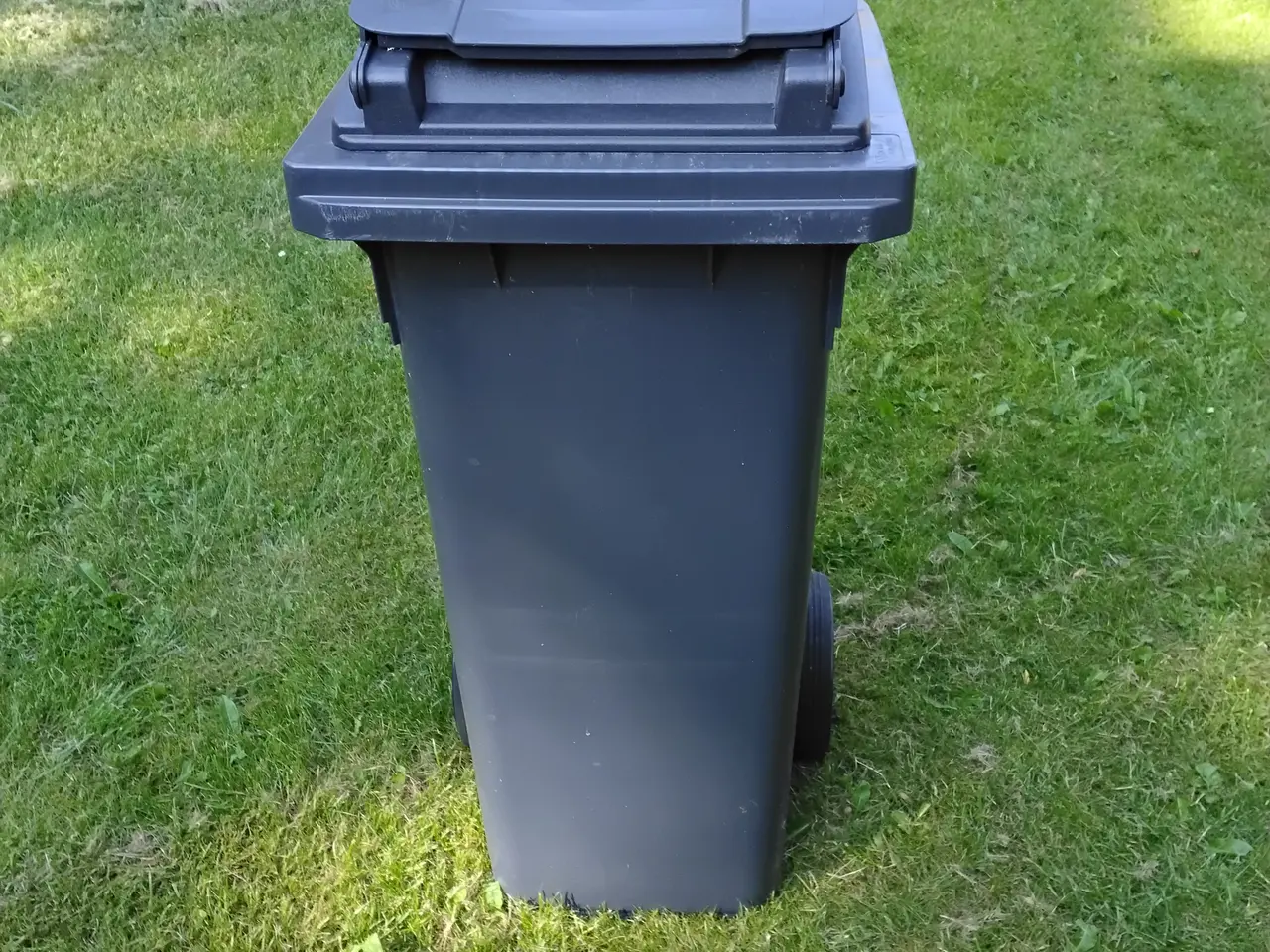Billede 2 - Robust affaldsbeholder 140 liter til hus / have