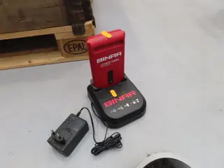 Lader og batteri BINAR