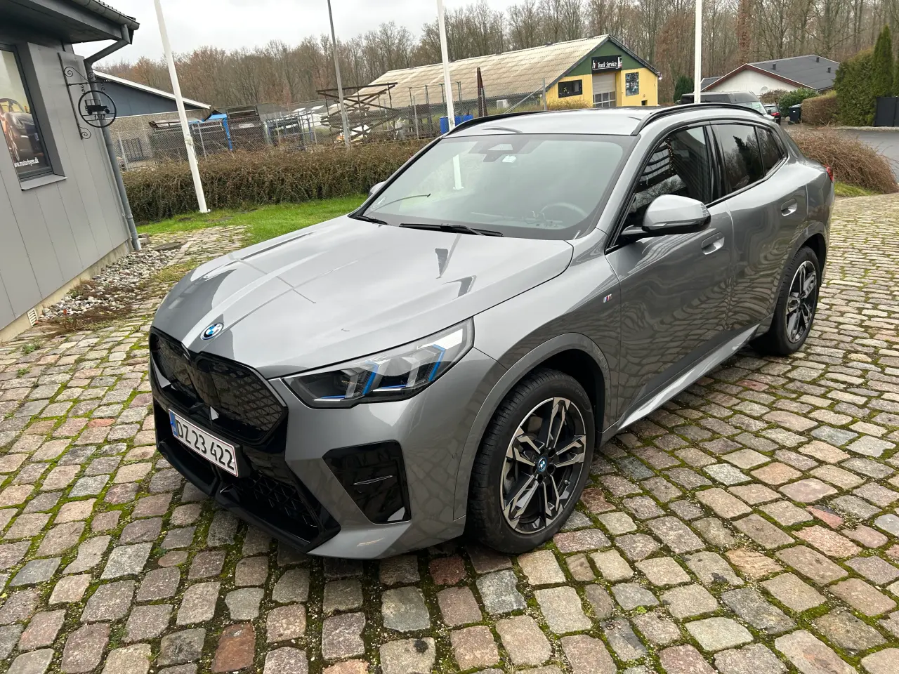 Billede 1 - BMW IX2 30 SPORT X-DRIVE SUW m træk & vinterhjul 