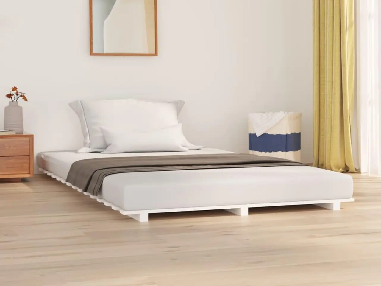 Billede 1 - Sengeramme 140 x 200 cm i massivt fyrretræ - hvid