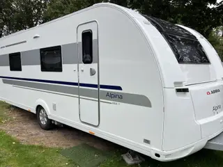 Adria Alpina 663 HT Med meget godt udstyr.