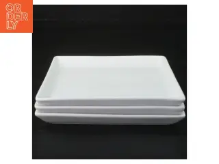 Kvadratiske tallerkener i porcelæn fra Aida (str. 15x15 cm)