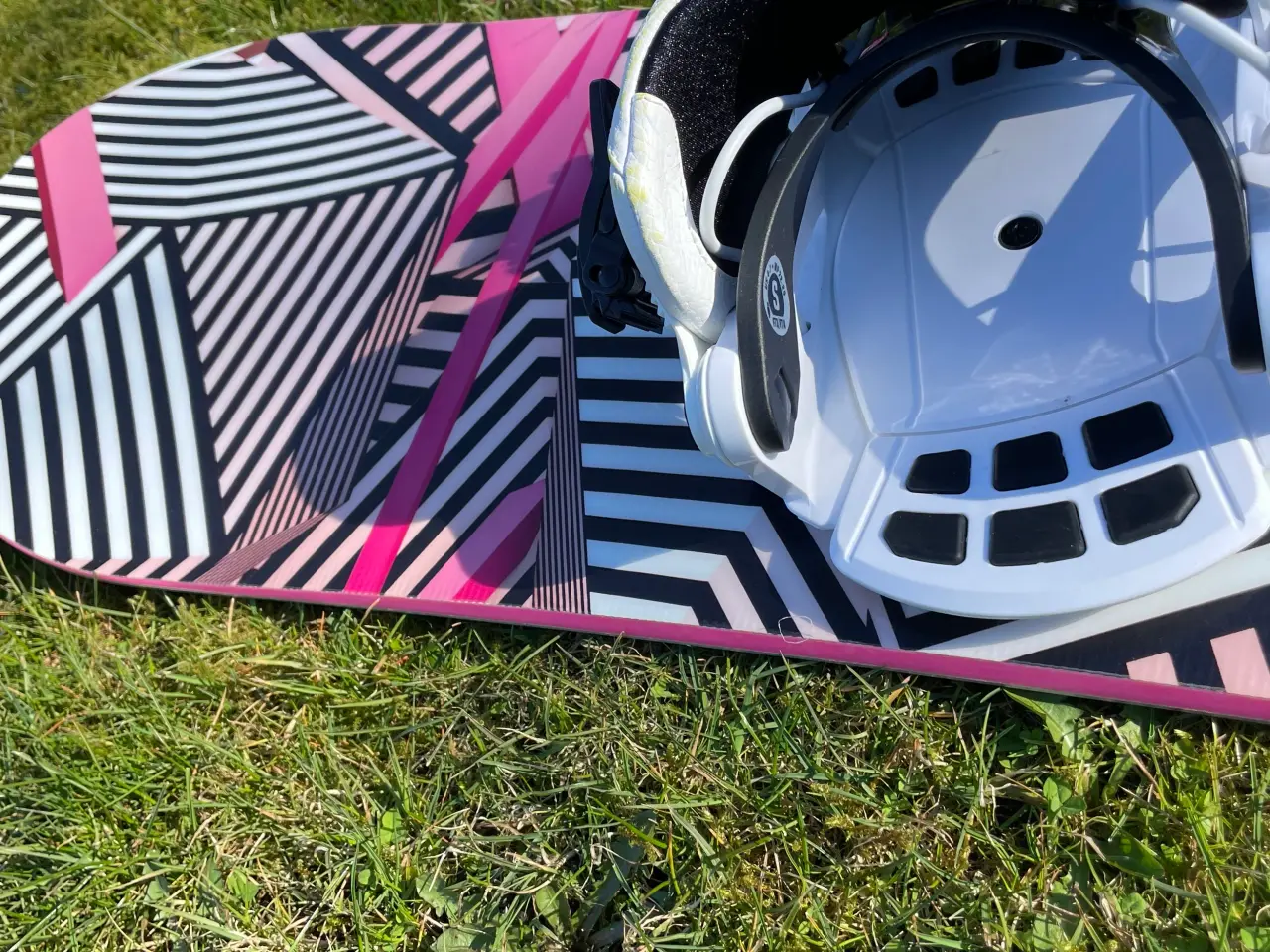 Billede 2 - Snowboard Airtrack Striper 150 cm med taske, m.m