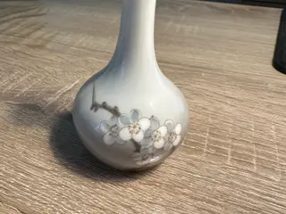 Royal Copenhagen lille vase med blomster
