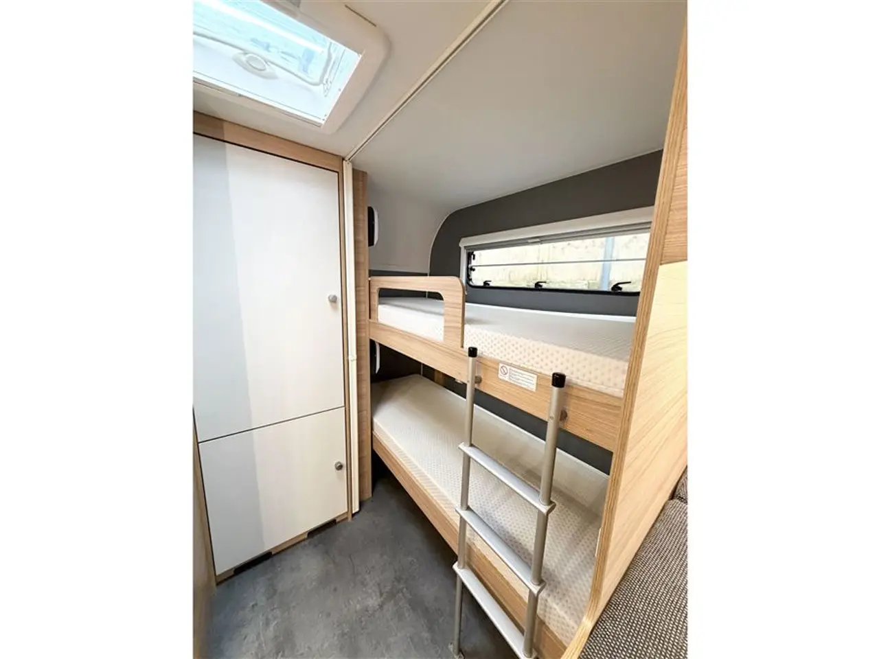 Billede 17 - 2022 - Dethleffs Camper 540 QMK D-Line   Dobbeltseng-Køjer-Gulvtemp.-Mover-Aircon-Telt