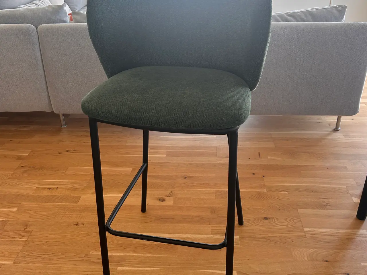 Billede 4 - Spisebord -bar med barstole 