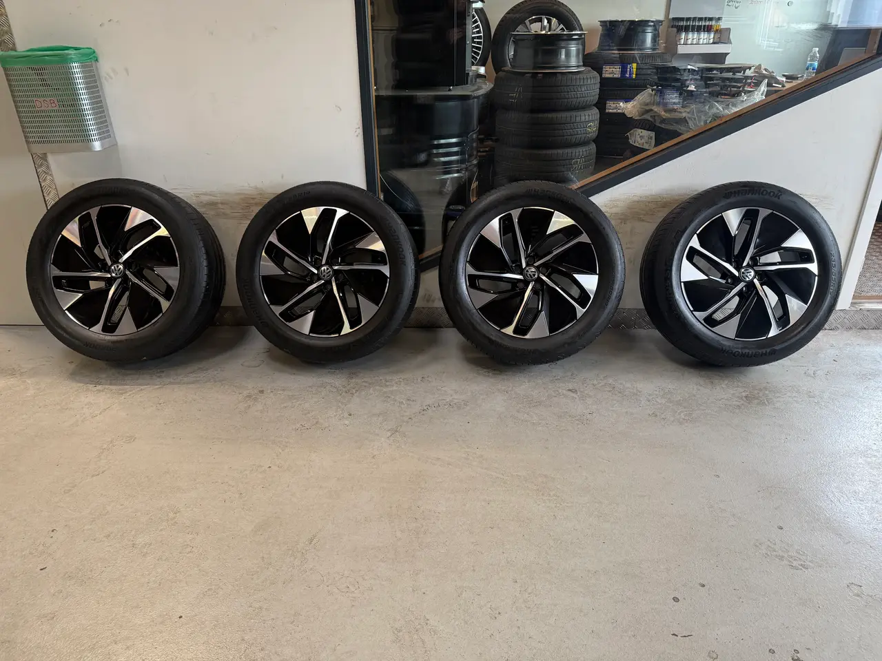 Billede 1 - Originale 19” vw id4 alufælge med hankook sommerdæ
