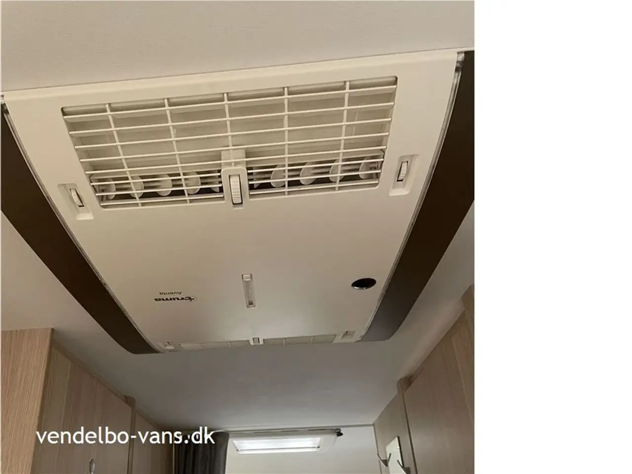 Billede 14 - 2019 - SunLight A 68 EN EJERS - Praktisk familecamper med køjer, 6 sele -og sovepladser - variabel garage
