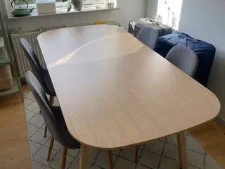 Spisebord (IKEAs VOXLÖV)