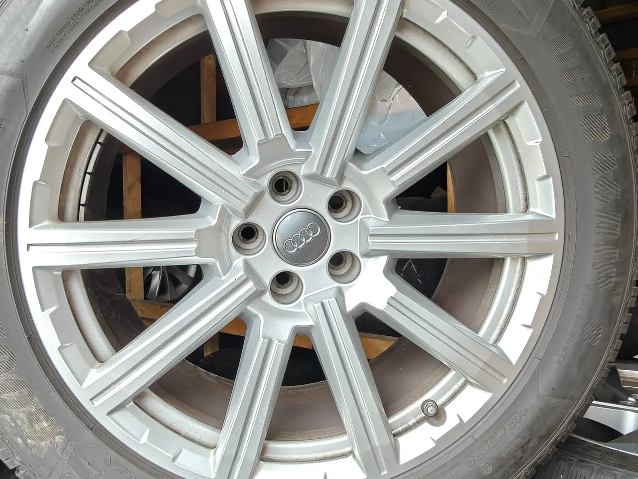 Billede 4 - Audi original 112x5 med Goodyear vinter dæk 285/45