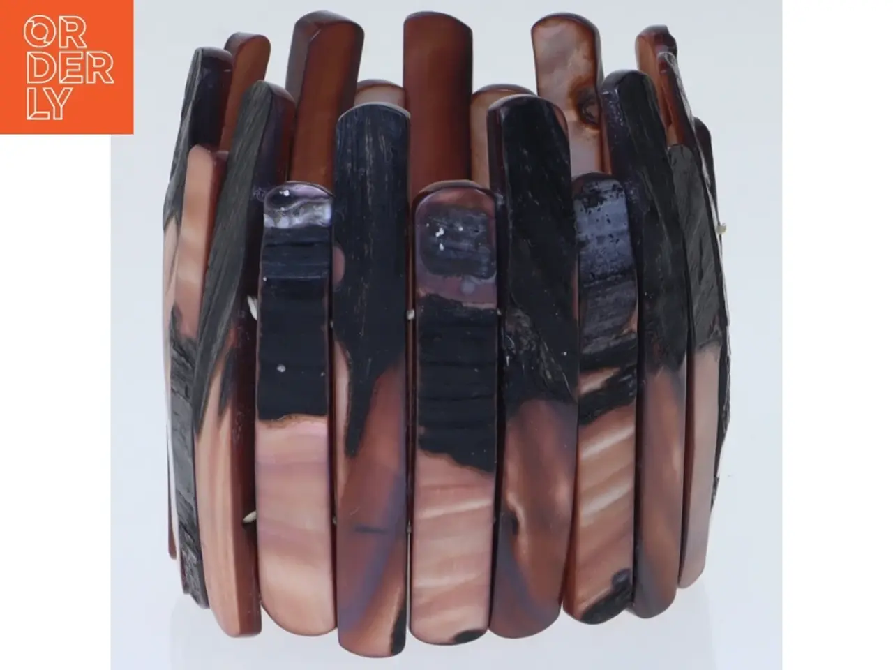 Billede 1 - Håndlavet armbånd i brun og sort perlemor (str. 16 cm)