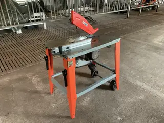 Bordrundsav
