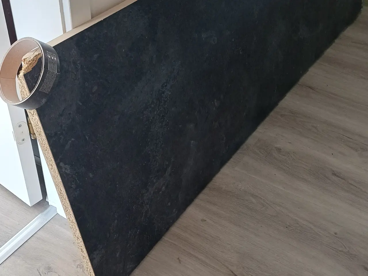 Billede 1 - Bordplade med kant bånd. farve koksgrå