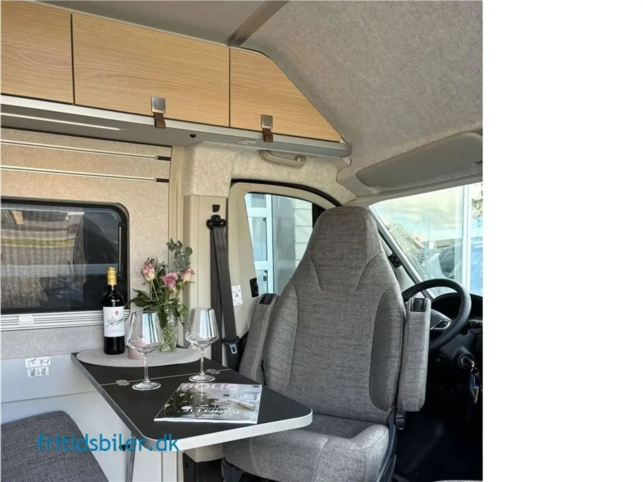 Billede 5 - 2024 - Hymer Yosemite   Hymer Yosemite med alt udstyr under 6 m med langsgående senge